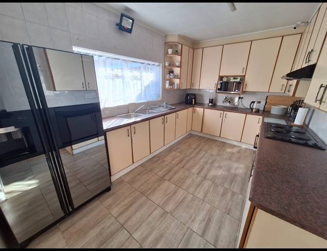 5 BEDROOM HOUSE FOR SALE IN VANDERBIJLPARK SE 1